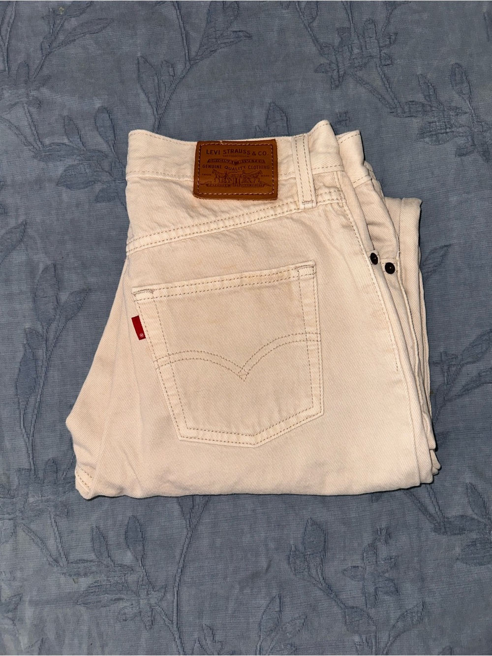 Levi's Cream High-Rise Women's Mom Jeans